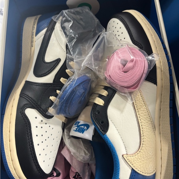 Jordan retro 1 low Travis Scott blue - Picture 7 of 7